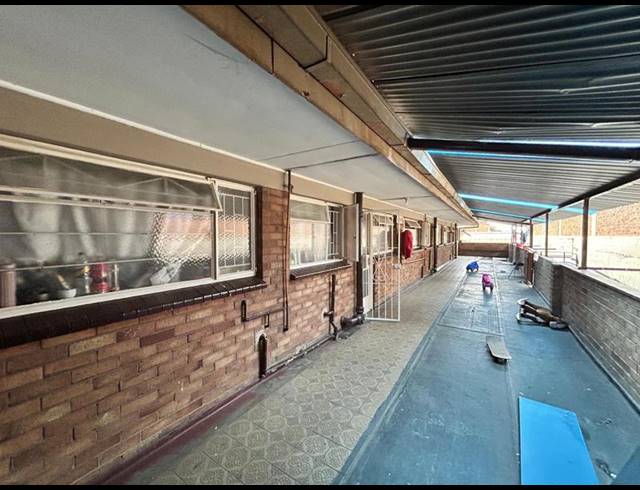 BUSINESS FOR SALE IN SPRINGS CENTRAL